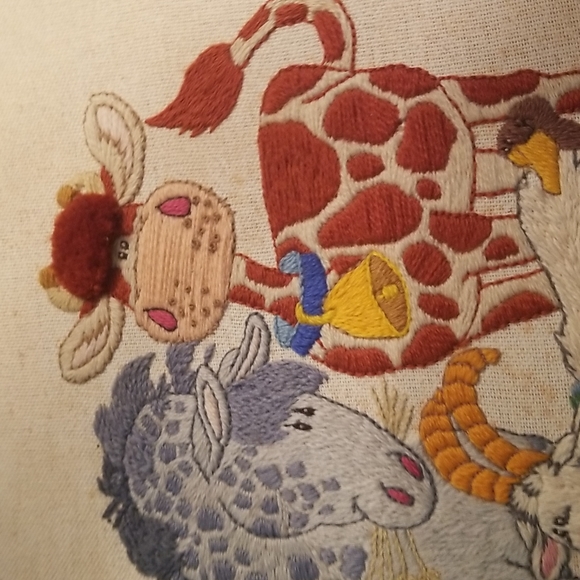 Vintage Handmade Yarn Needlecraft Embriodered Art Farm Yard Fun Framed - Picture 8 of 14